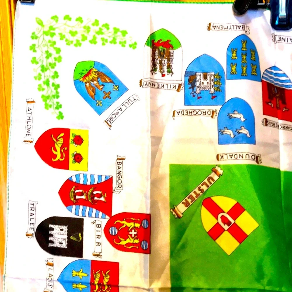 Rare IRELAND 26” Scarf Irish towns crests coats of arms shamrocks VINTAGE